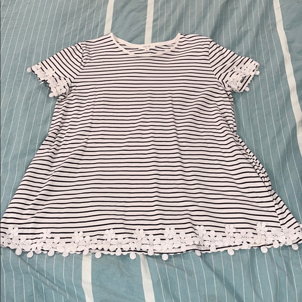 Swing tunic tee with floral edging & pockets